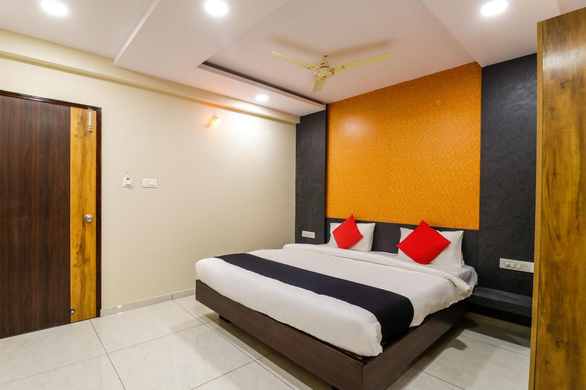 Hotel Capital O N R Residency à Yelahanka Extérieur photo