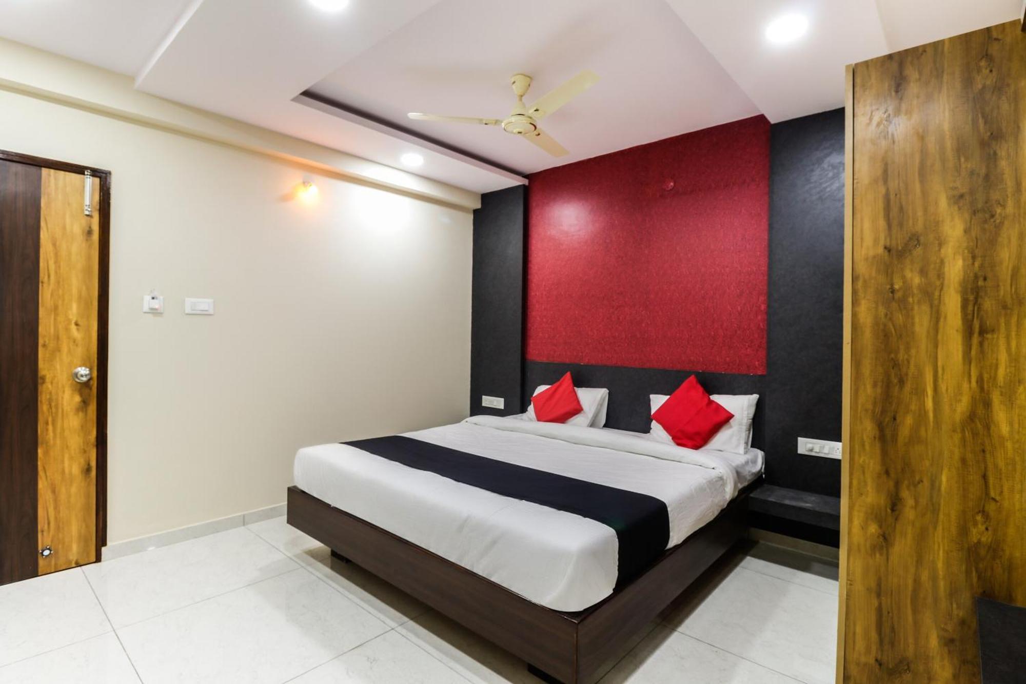 Hotel Capital O N R Residency à Yelahanka Extérieur photo
